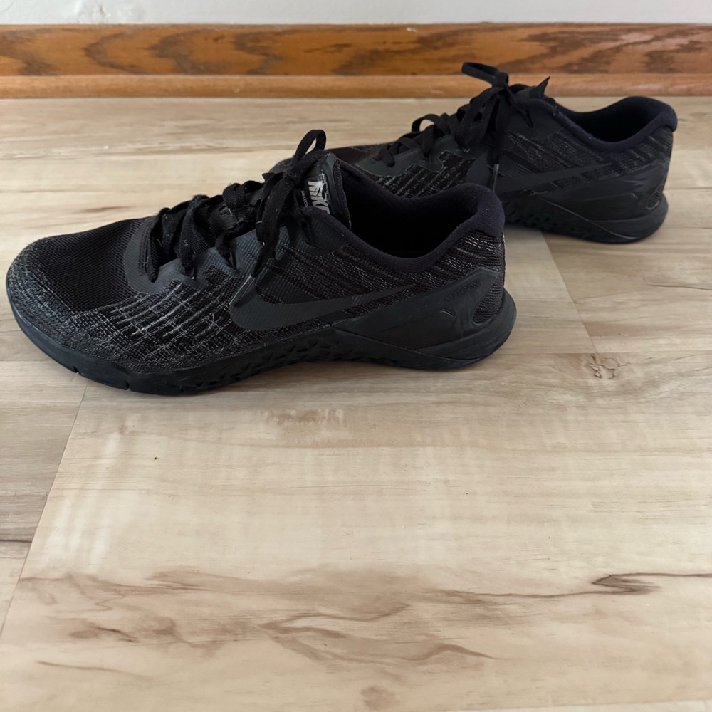 Nike Men's Metcon 3 triple black, size 9.5 (Men's)